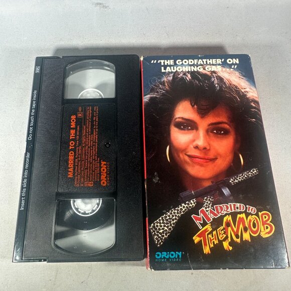 Married To The Mob VHS 1988 Orion Home Video Comedy Michelle Pfeiffer - Picture 3 of 3